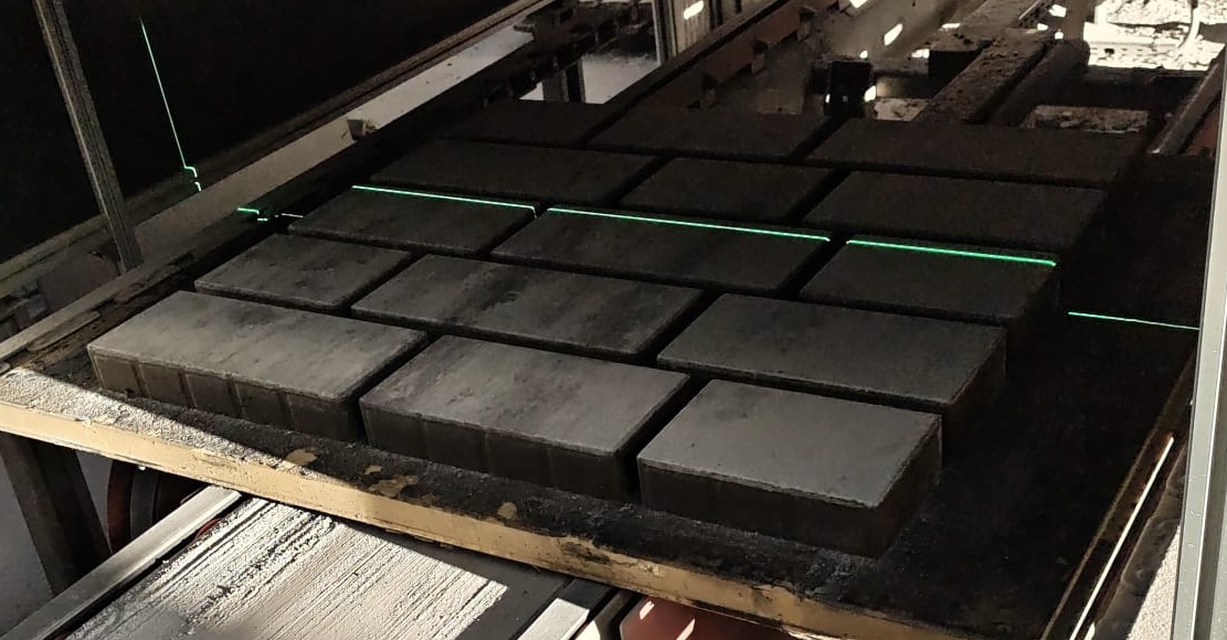 Three laser lines or a full surface scan? What point measurement misses